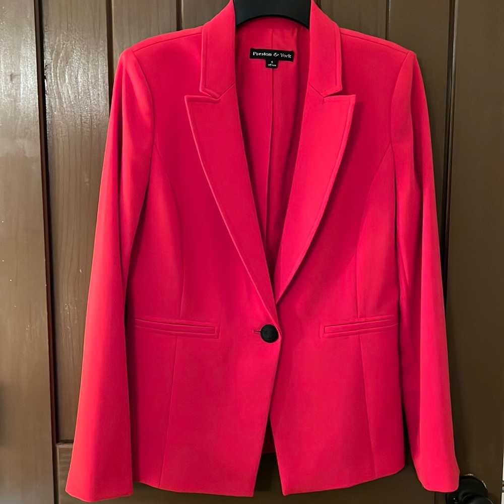 Red blazer size 6. I bought this from Dillards and waited too long to return!!